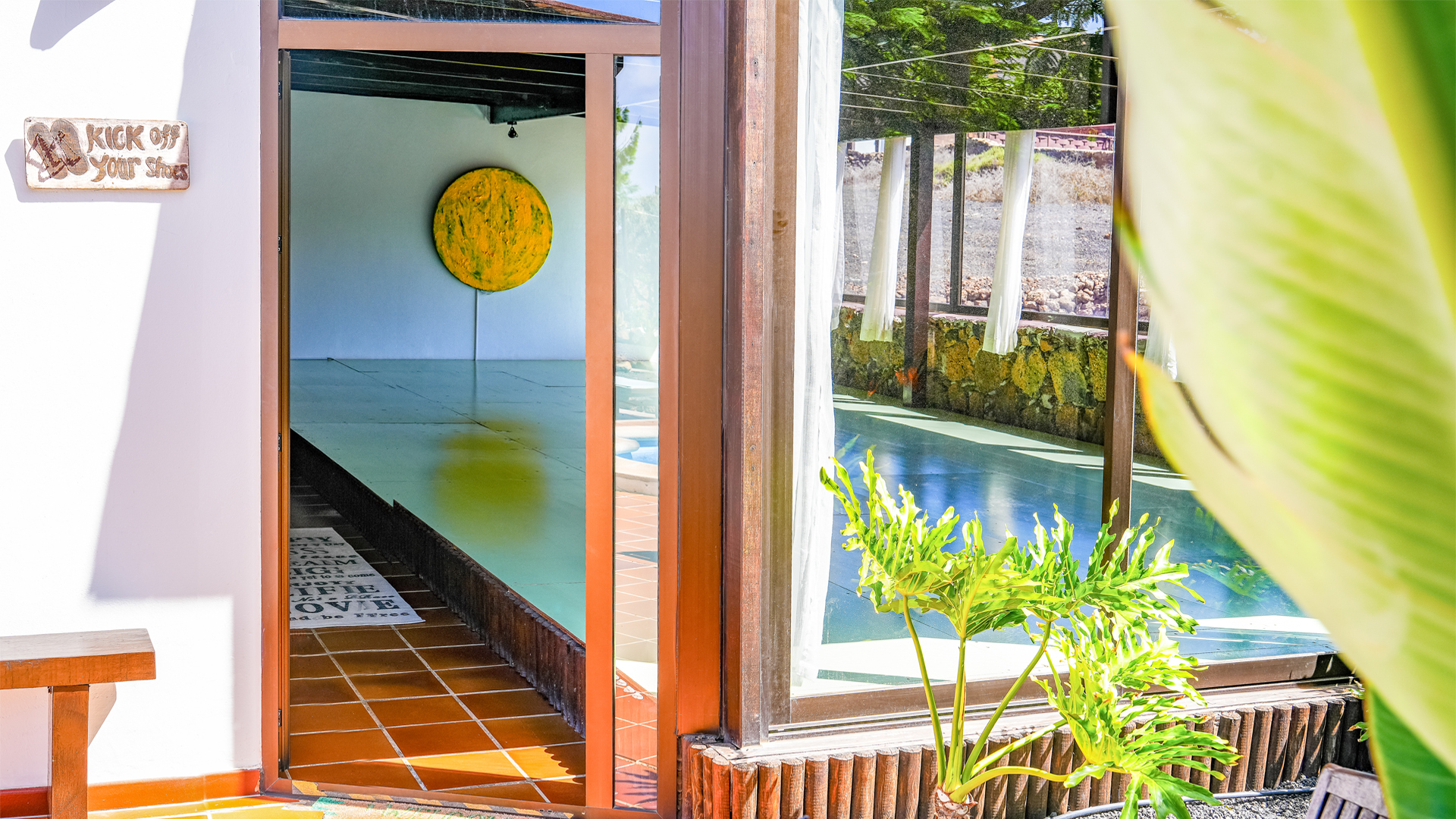 Sala yoga e piscina di Villa Azul